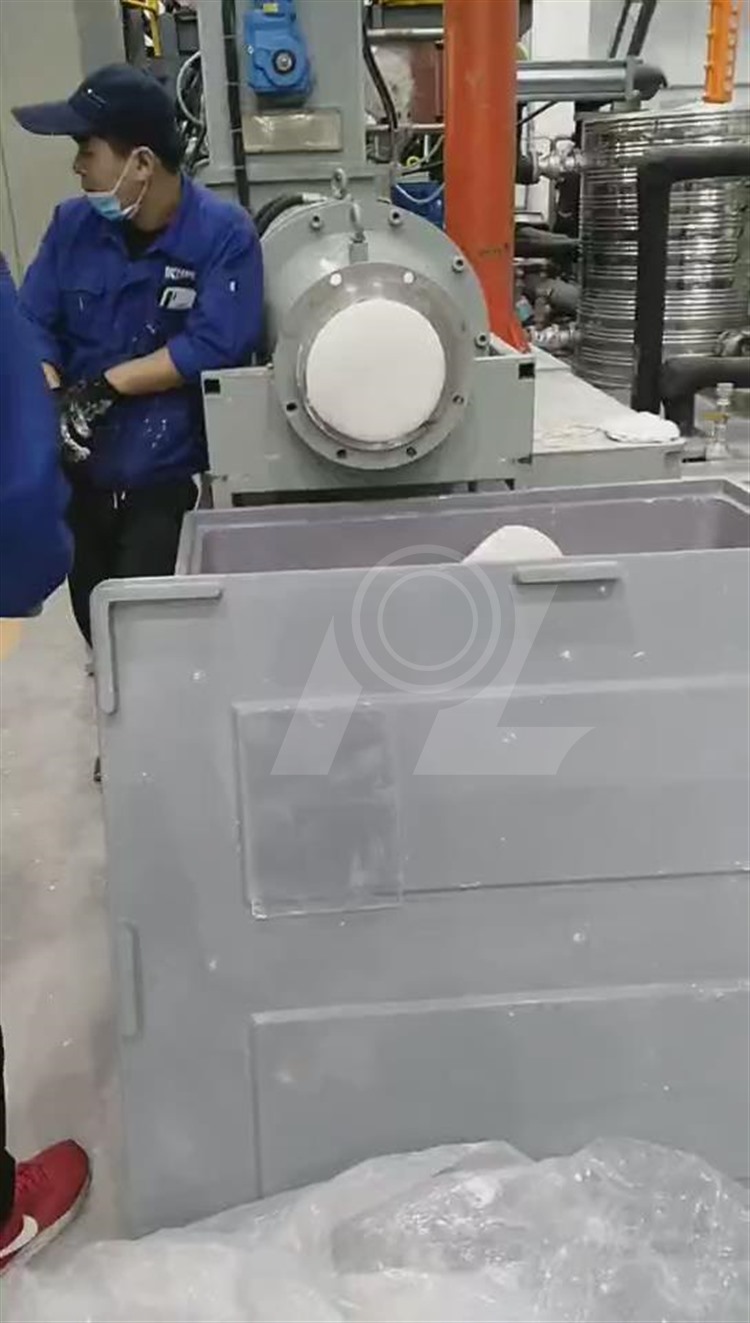 2，上料，捏合精煉
